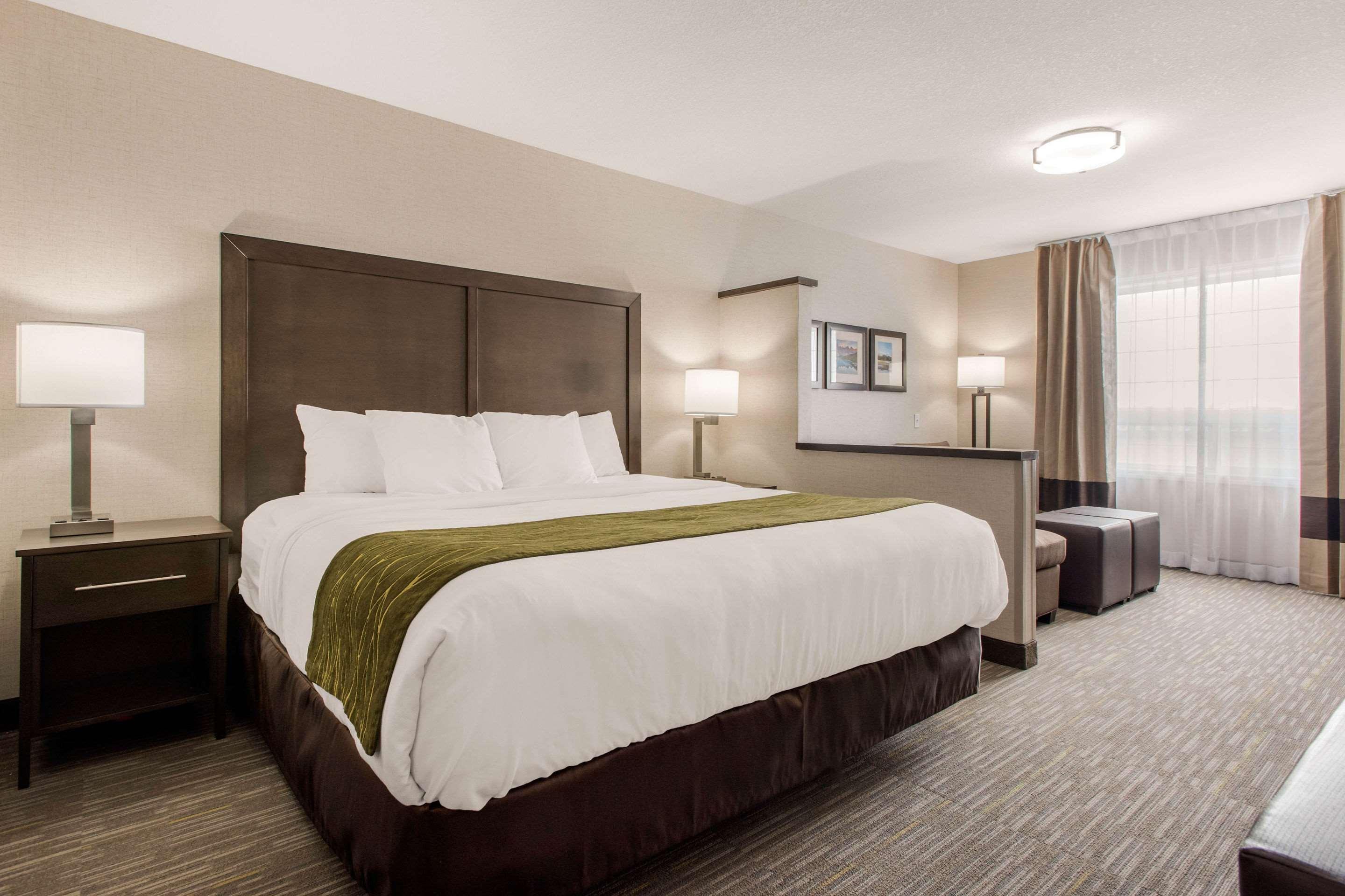 Comfort Inn & Suites Red Deer Exterior foto