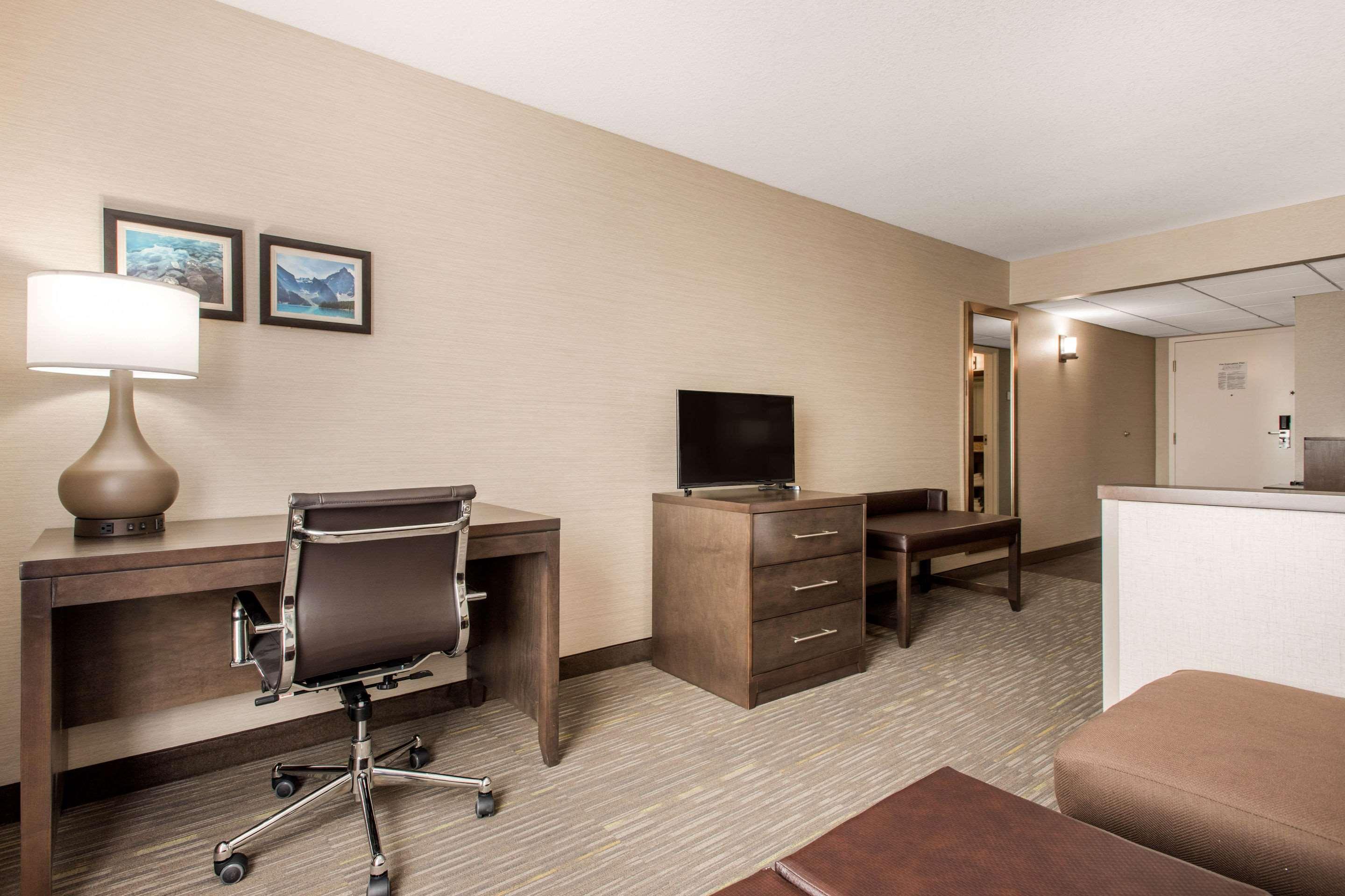 Comfort Inn & Suites Red Deer Exterior foto