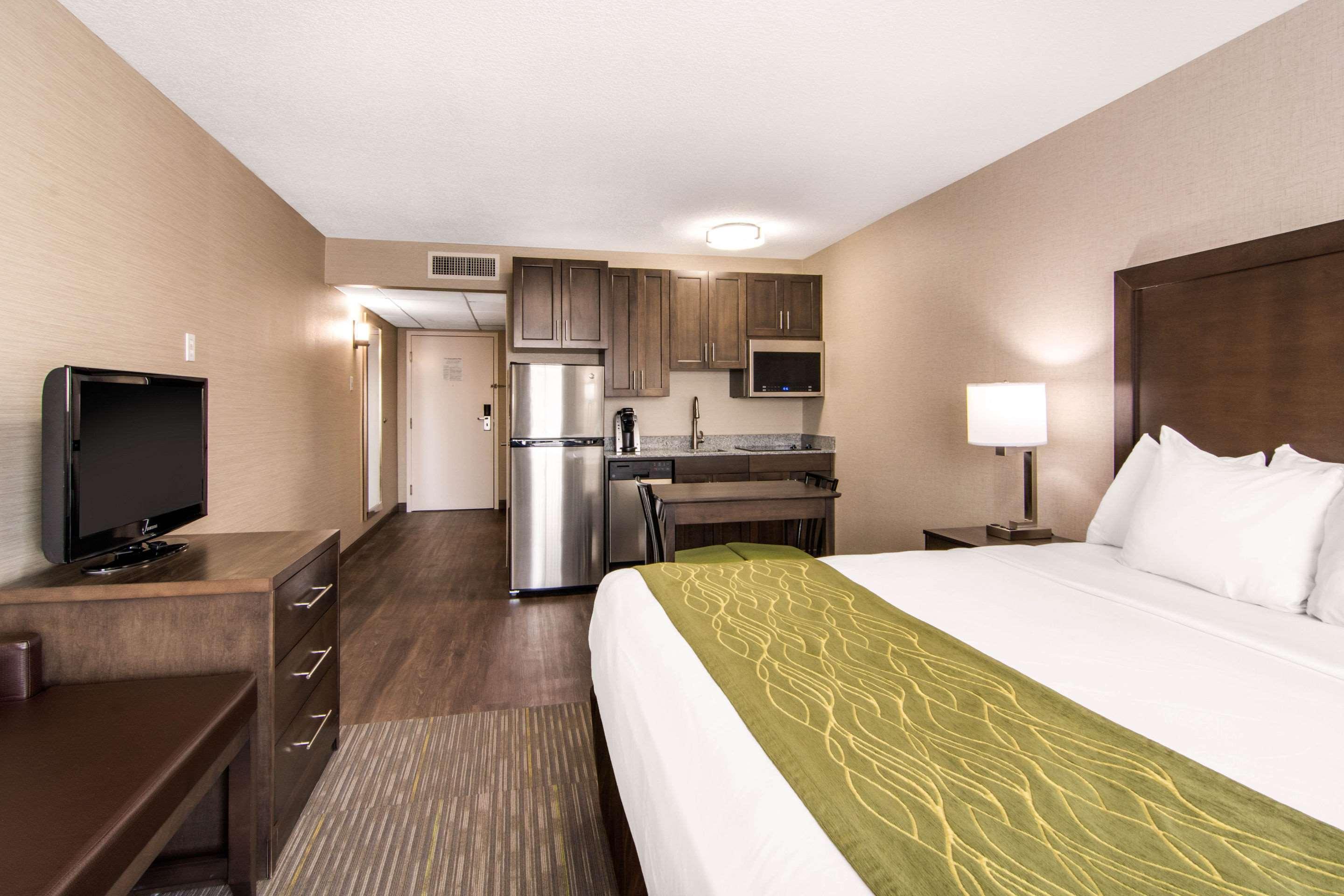 Comfort Inn & Suites Red Deer Exterior foto