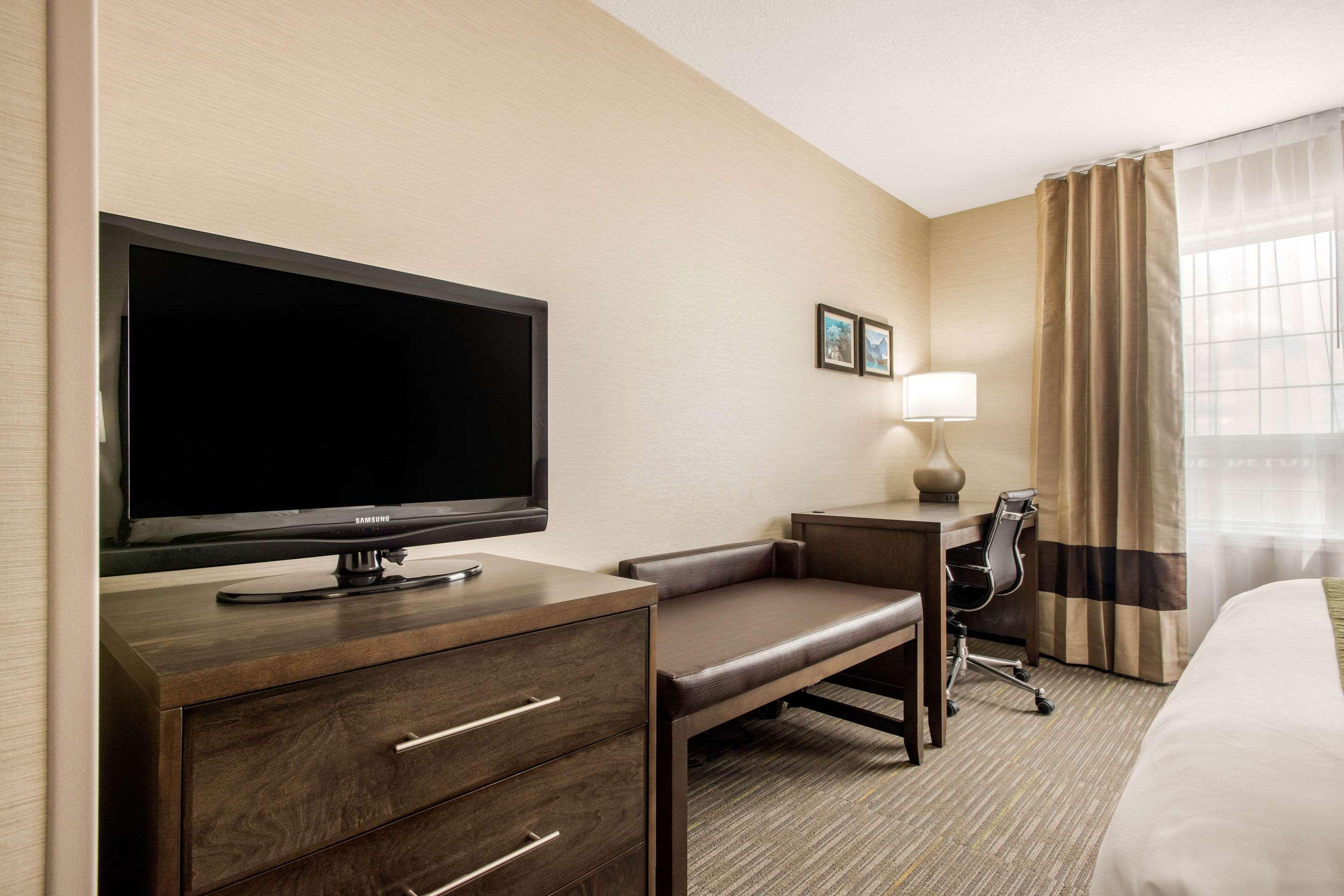 Comfort Inn & Suites Red Deer Exterior foto