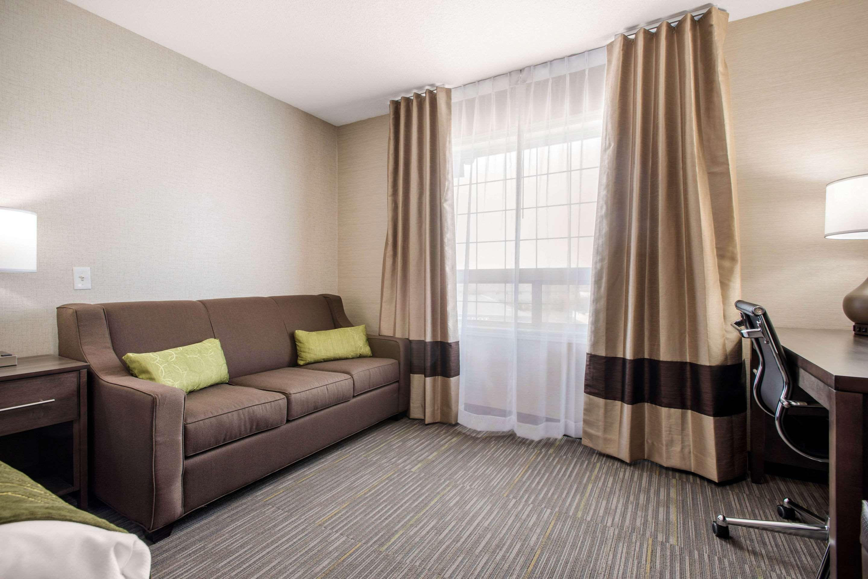 Comfort Inn & Suites Red Deer Exterior foto