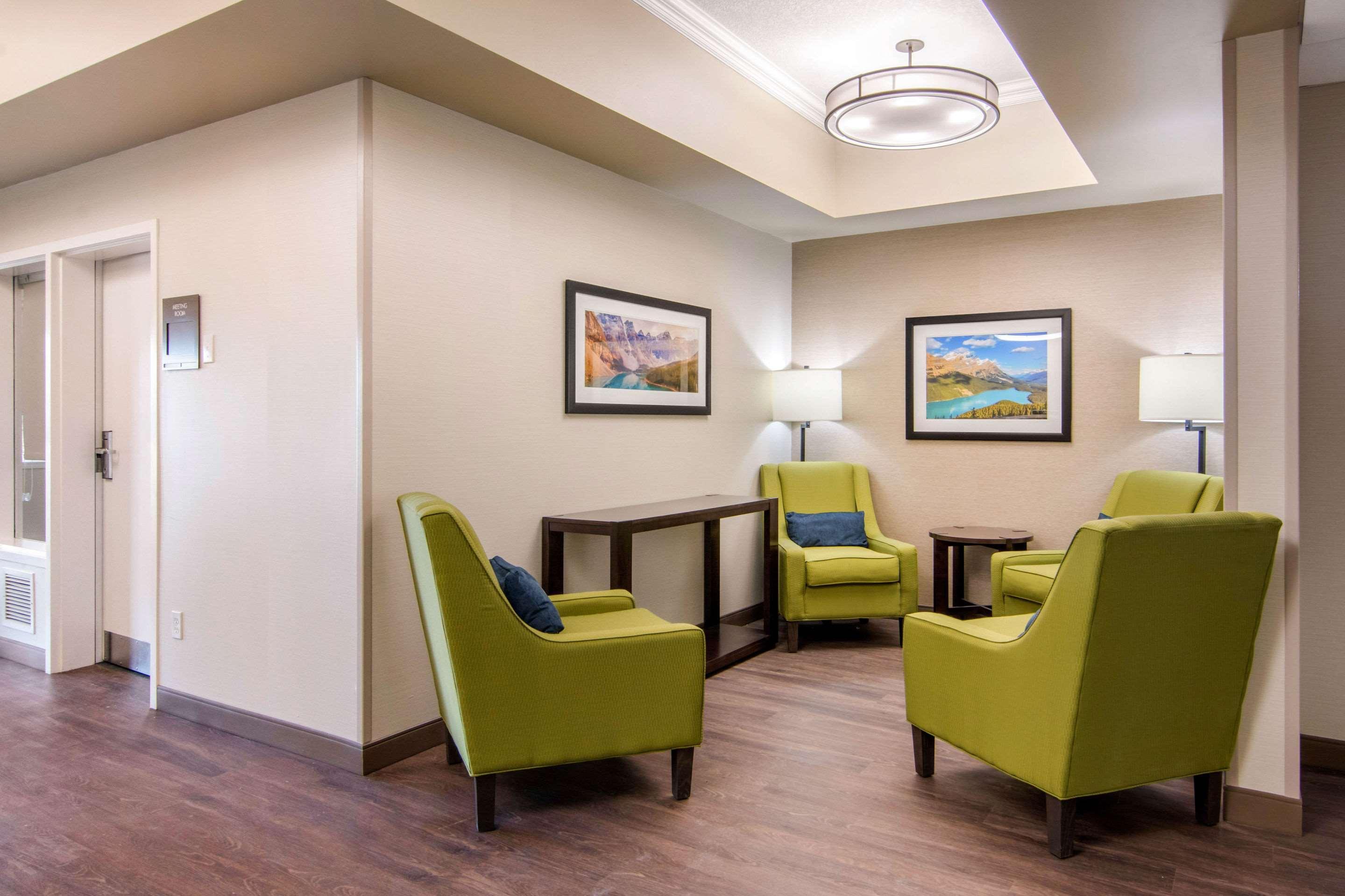 Comfort Inn & Suites Red Deer Exterior foto