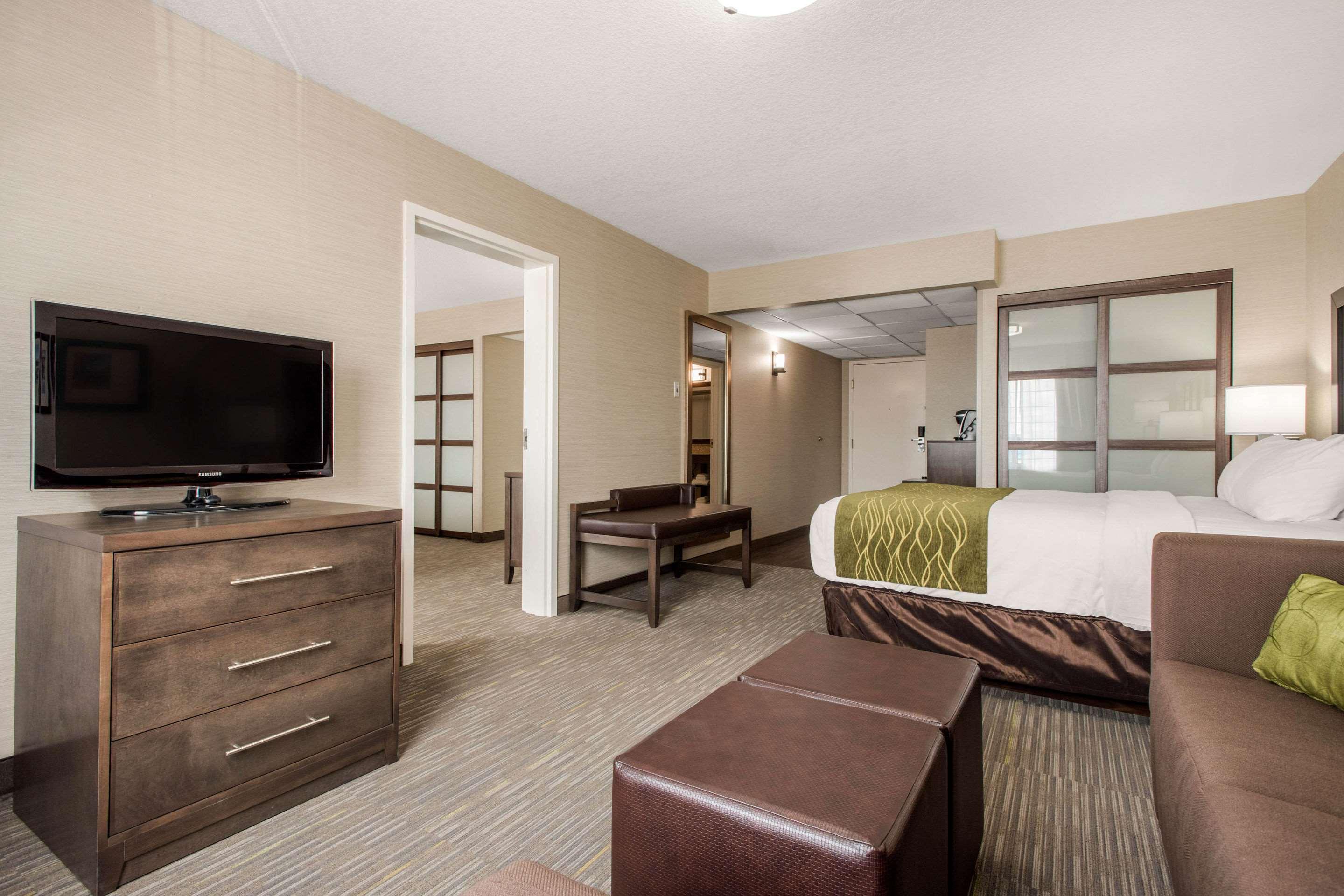 Comfort Inn & Suites Red Deer Exterior foto