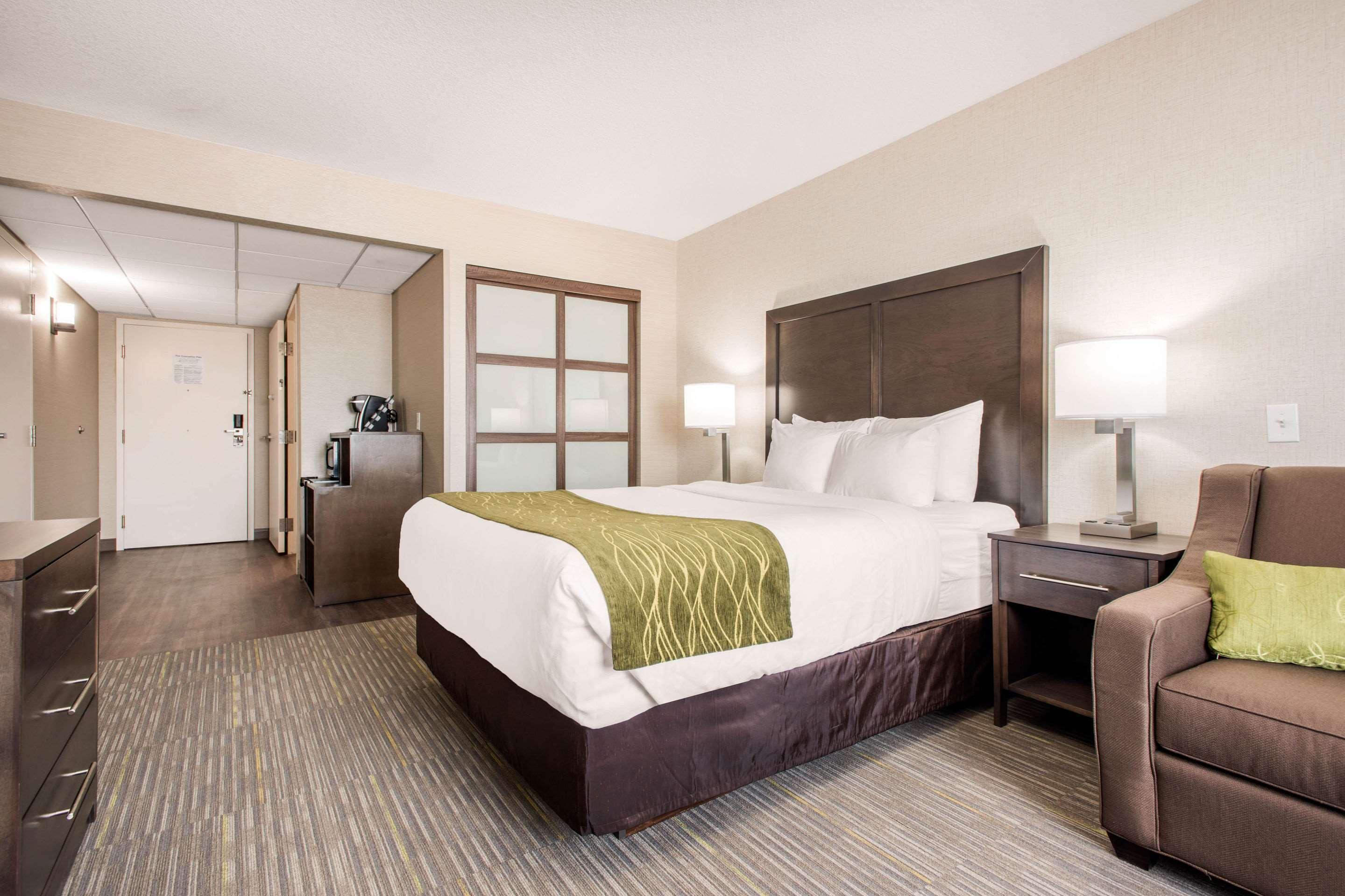 Comfort Inn & Suites Red Deer Exterior foto