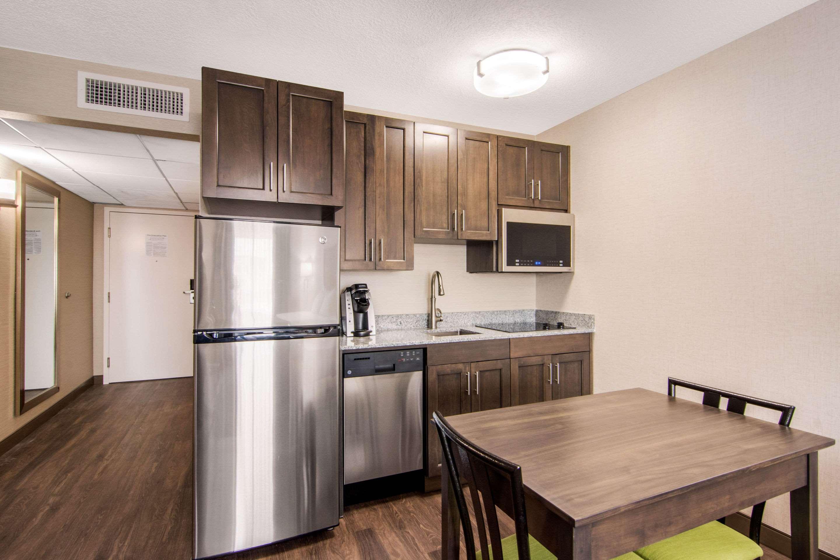 Comfort Inn & Suites Red Deer Exterior foto