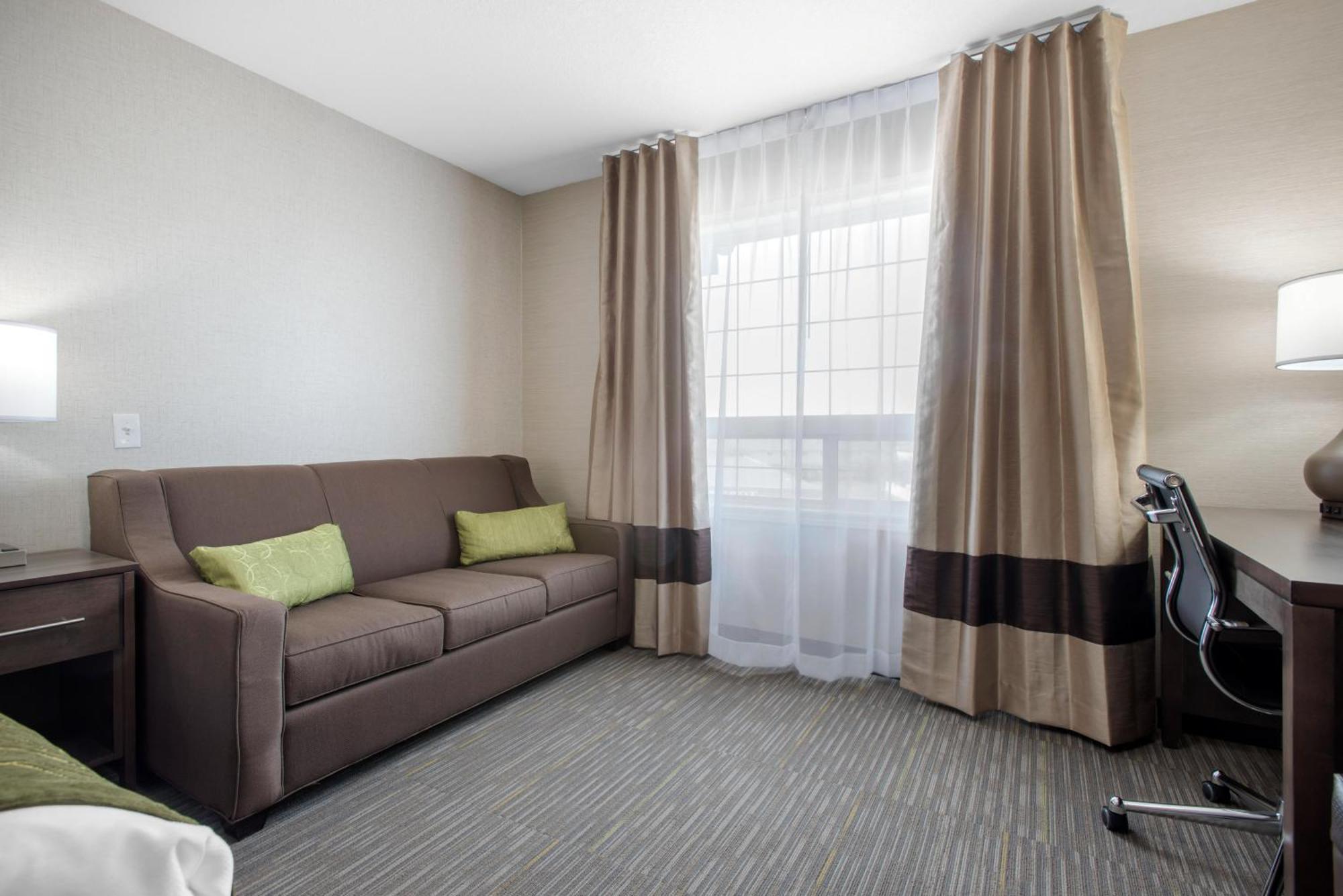 Comfort Inn & Suites Red Deer Exterior foto
