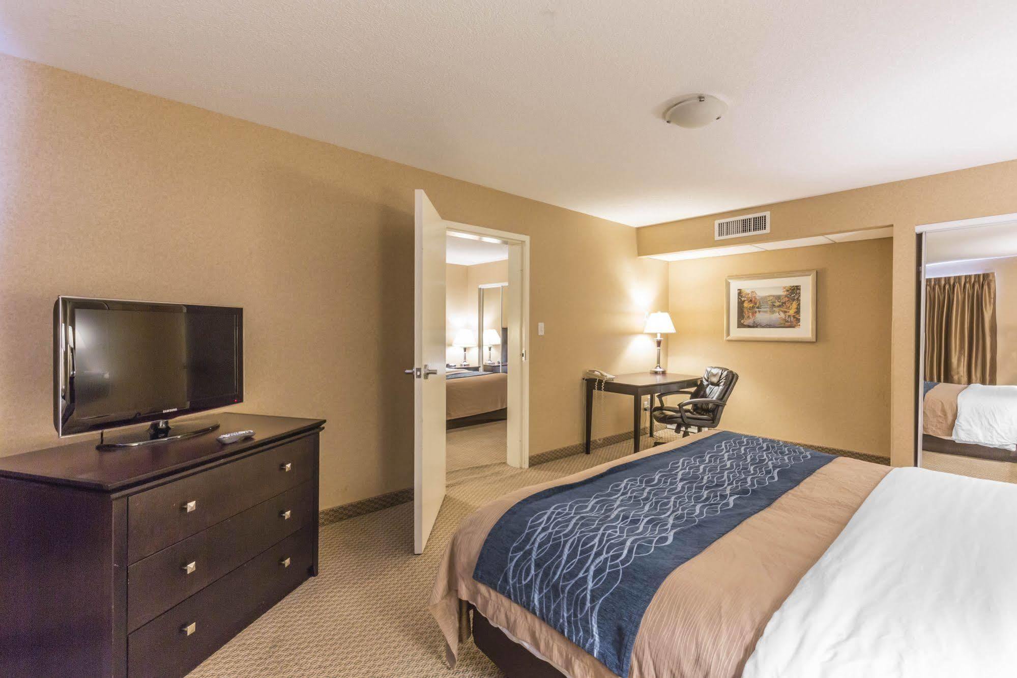 Comfort Inn & Suites Red Deer Exterior foto